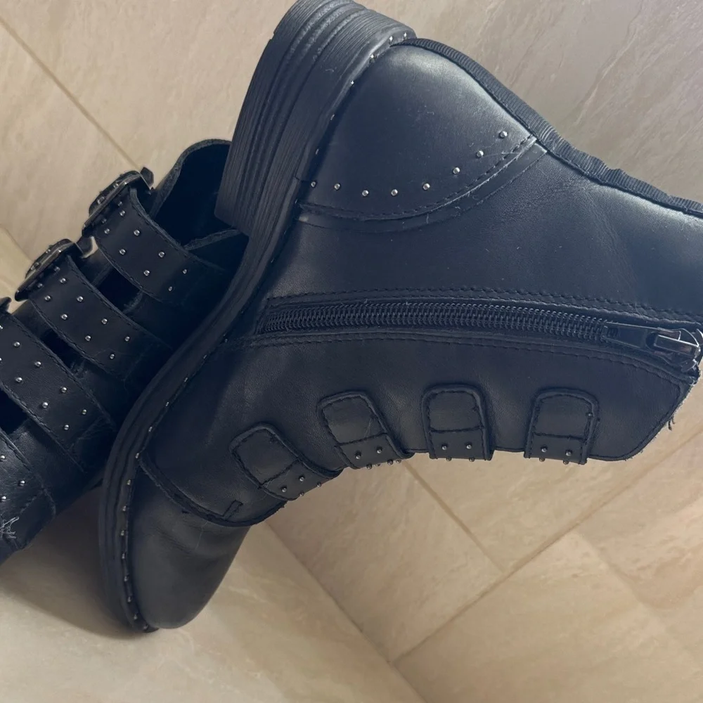 Steve Madden Black Leather Studded Combat Boots - Picture 4 of 8